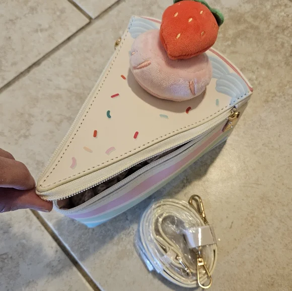 Bewatlz Strawberry Ice Cream Slice Purse - Picture 3 of 3